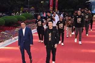 中式浪漫！杭州亚运会篮球比赛拉拉队身着旗袍为球员加油