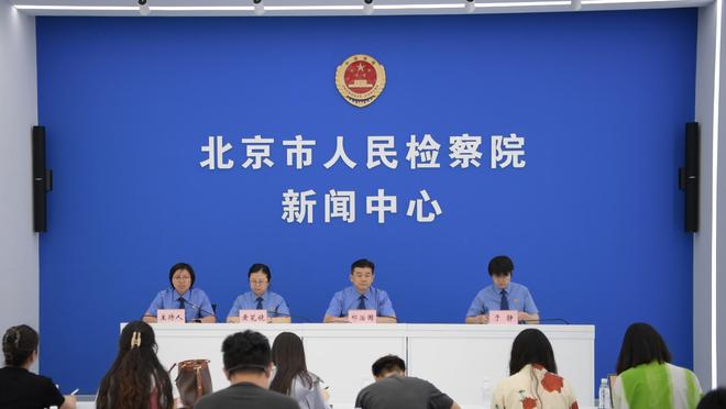 泽林斯基父亲：他将离开那不勒斯，但会继续留在意大利踢球